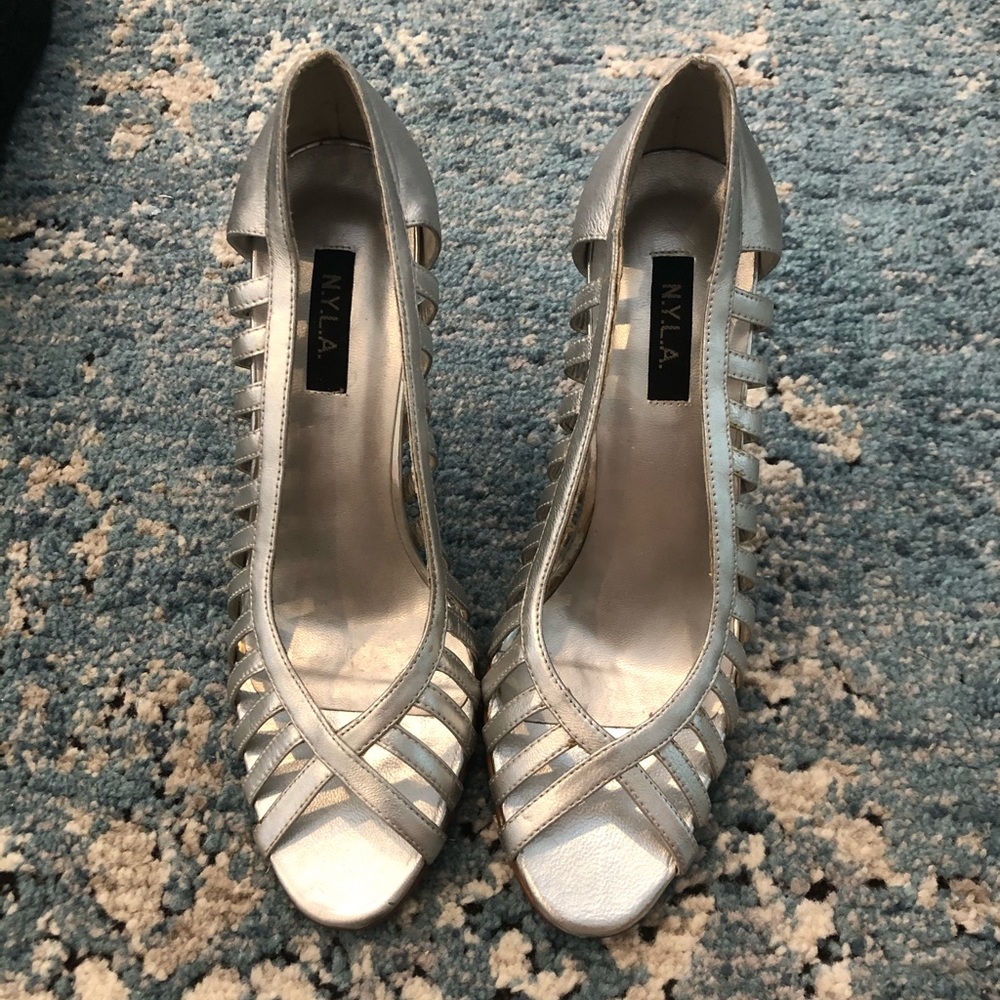 NYLA N.Y.L.A sexy silver heels pumps size 7